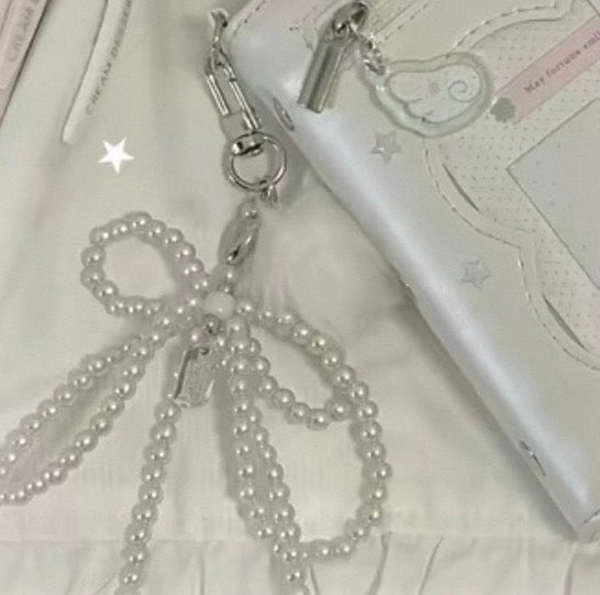 {becood} pearl pompom keychain