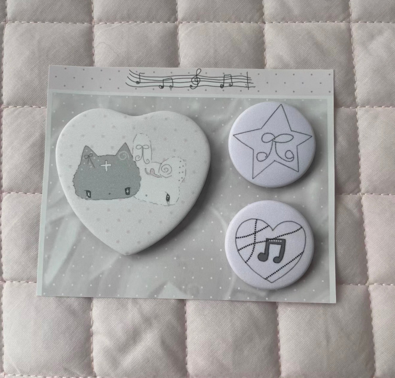 {not cute anymore} cat and rabbits love melody pin set