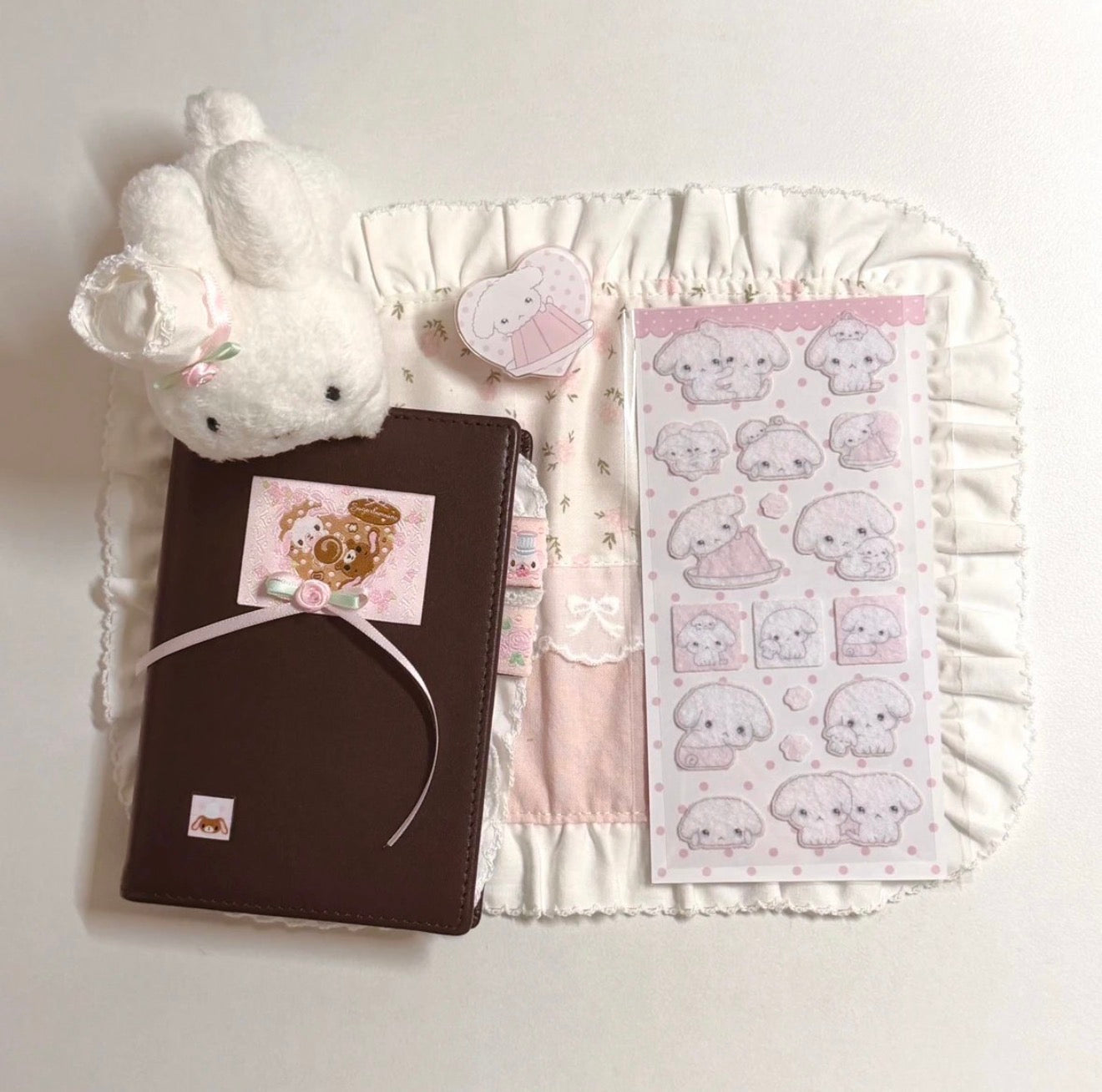 {homemade chestnut) pudding dog felt sticker