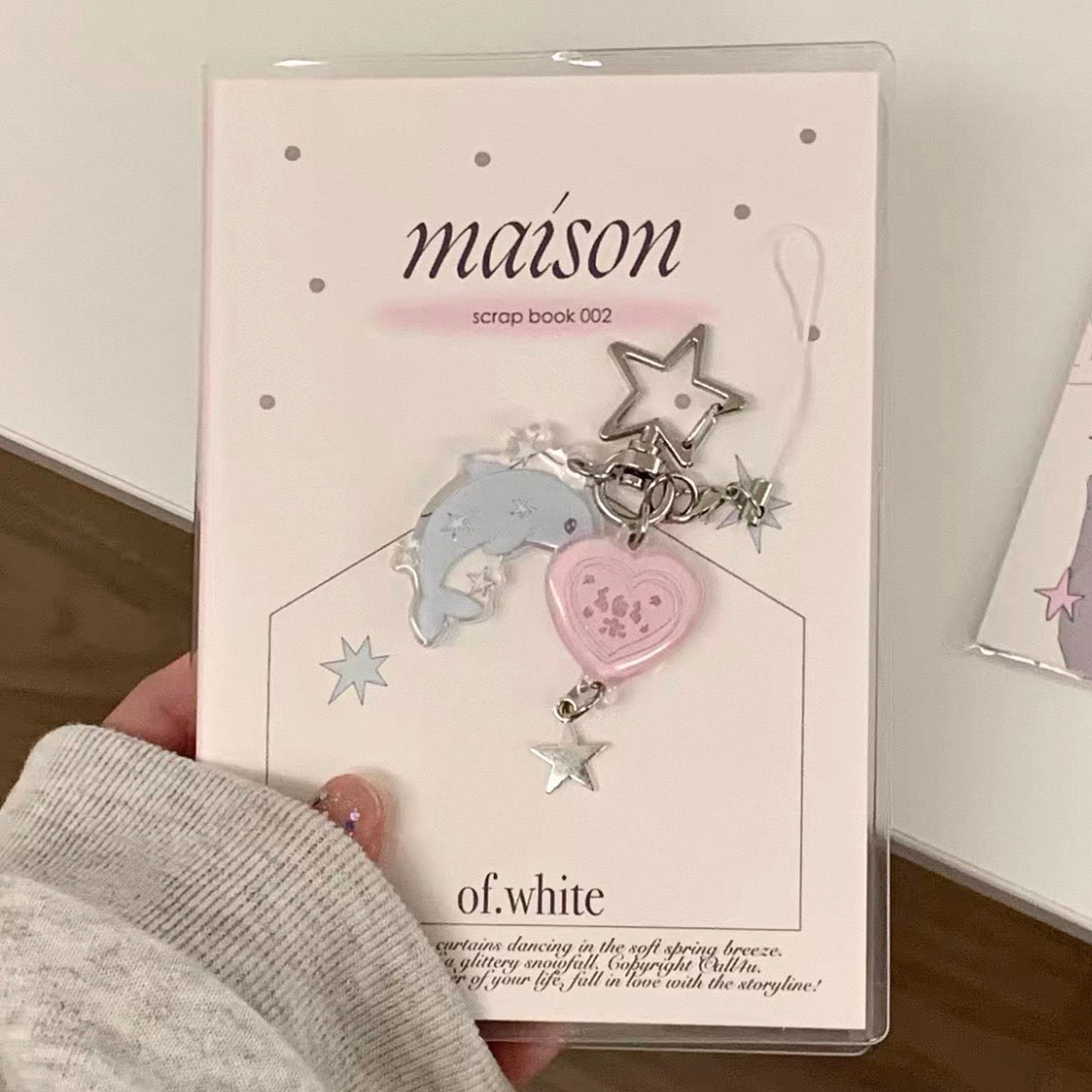 {all4u} little summer dolphin epoxy keychain