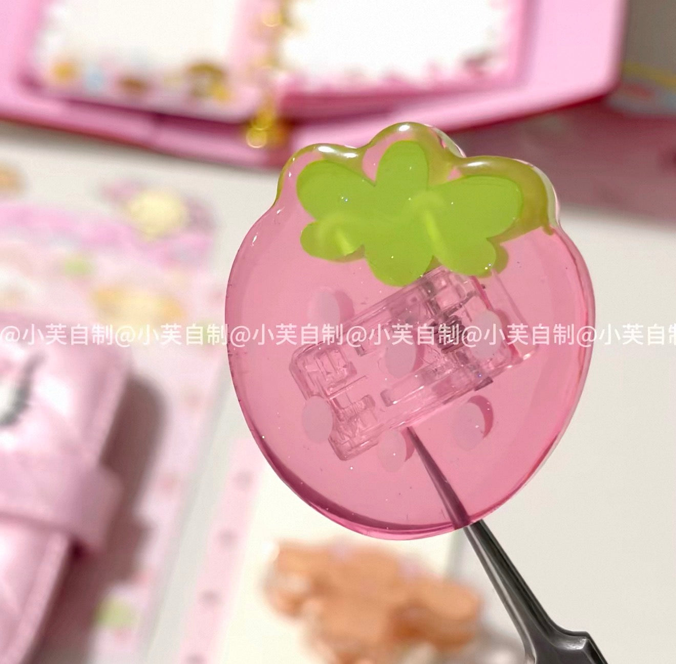 {byfufu} sweet strawberry acrylic clip