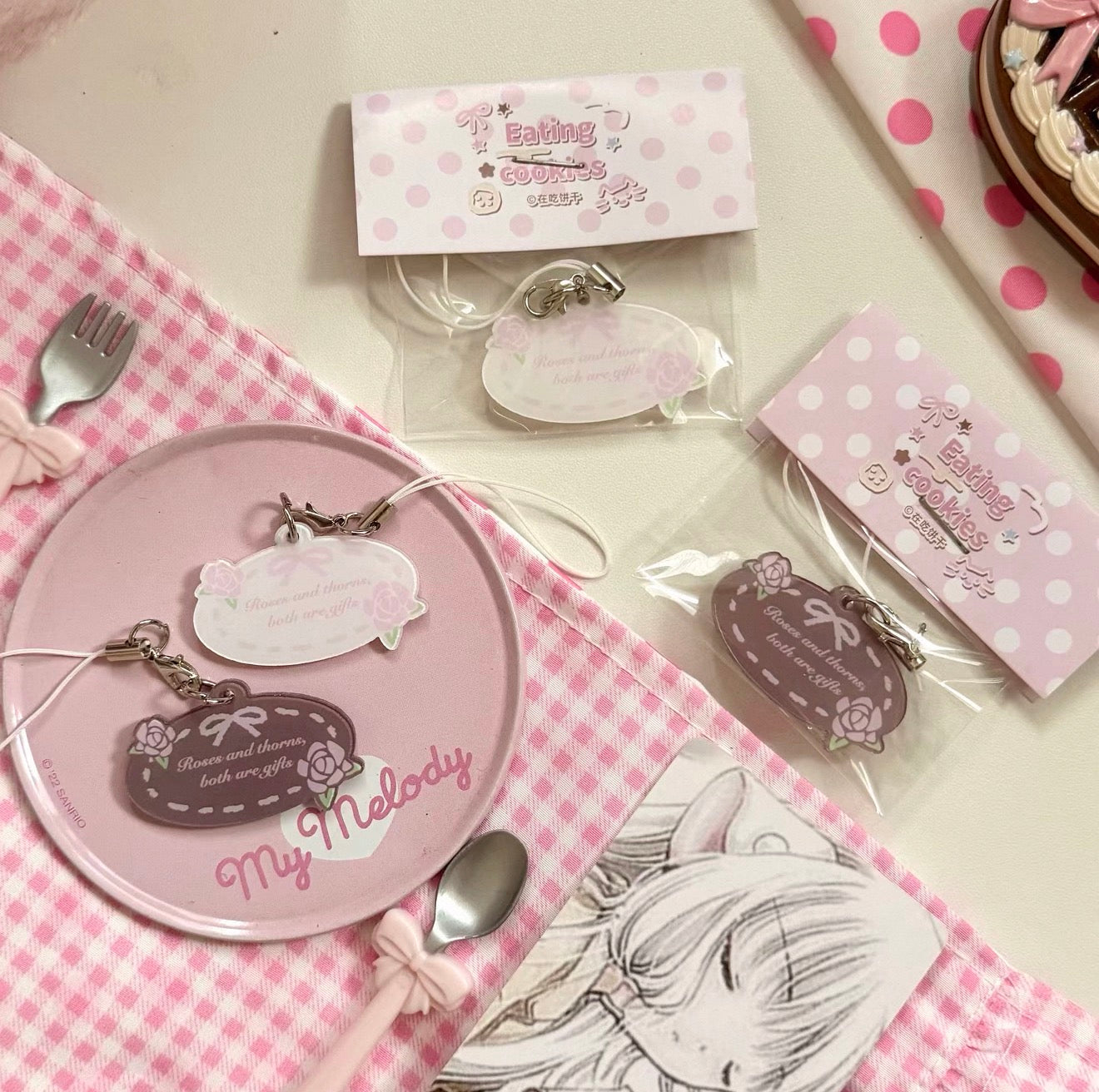 {eating cookies} rose pendant