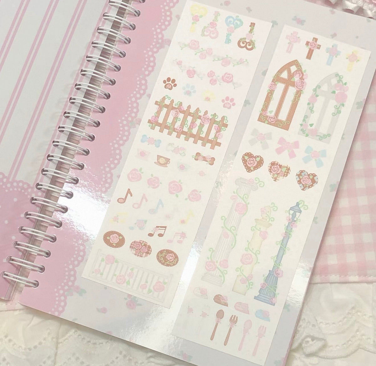 {DearDoris} everyday rose garden kiss cut tape