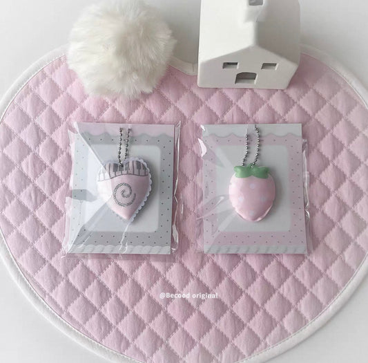 {becood} felt heart keychain
