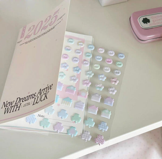 {ribbon shop} little puffy house, buttons, and clover